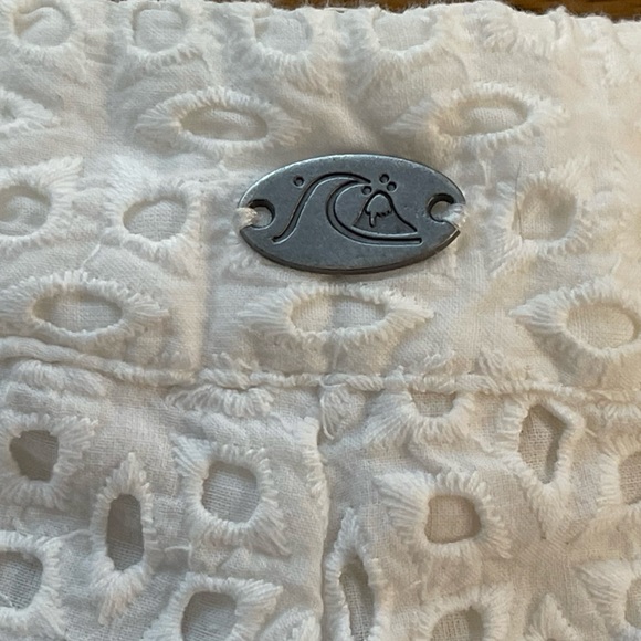 Quicksilver appliqué white shorts - Picture 3 of 4
